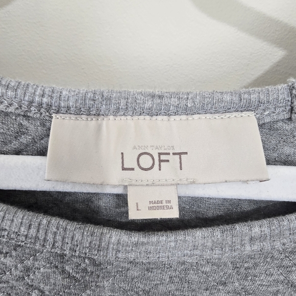 ⭐️40% Off⭐️ Loft Grey Quilted Diamond Sweatshirt - Picture 10 of 10